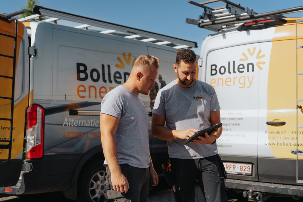 Bollen Energy techniekers buiten